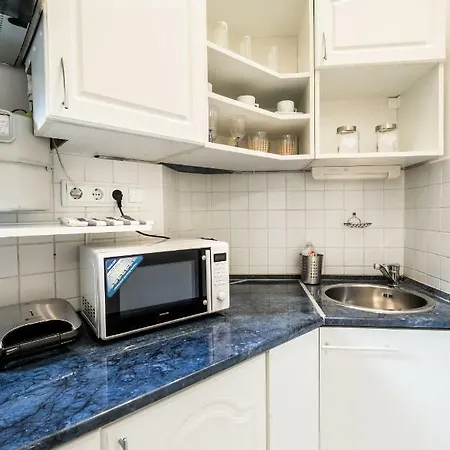 J&m Rumbach Apartment