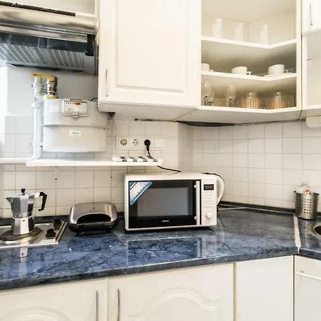 J&m Rumbach Apartment